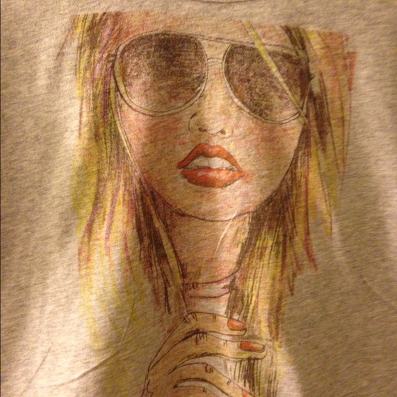 💢SOLDinBUNDLE💢Graphic Crop top. - Picture 2 of 3