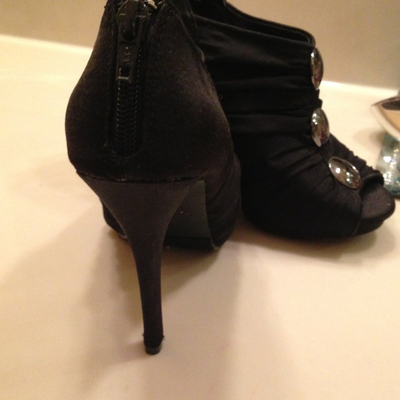Shoes - Picture 3 of 3