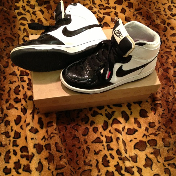 Bundle Nikes & Newspaper Vest