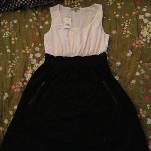 Black & White dress with elastic waist