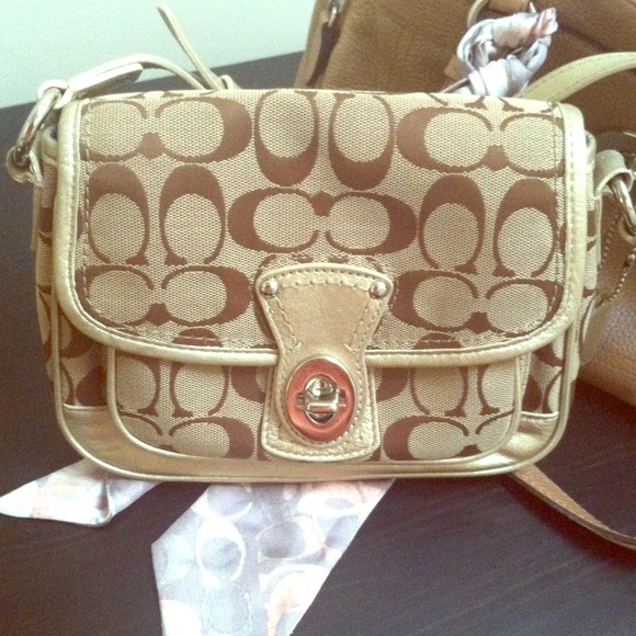 SOLD***Coach small logo purse