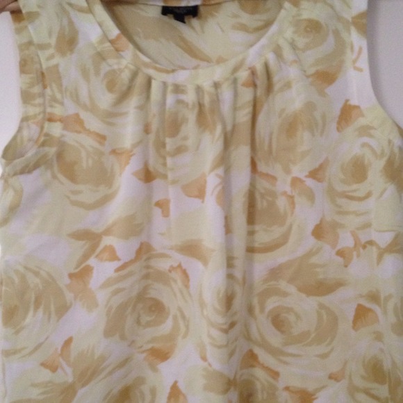 Floral top. SOLD😄😄😄