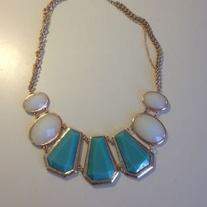 Adorable blue necklace !