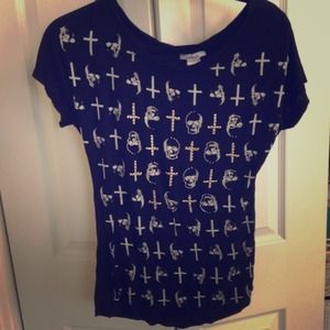 Skull and cross T shirt 💀💕