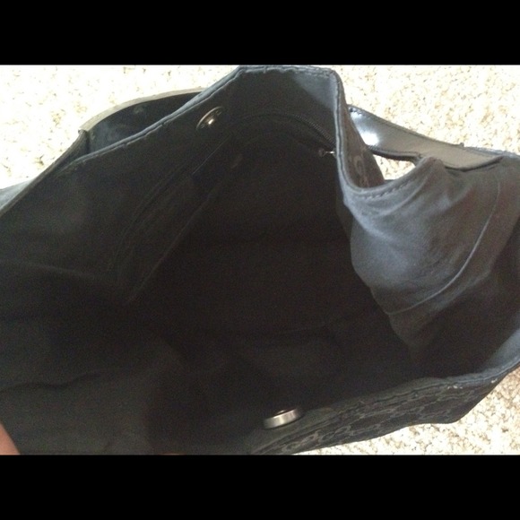 ๐ฏ Authentic Black Suede Gucci Shoulder Bag - Picture 2 of 4