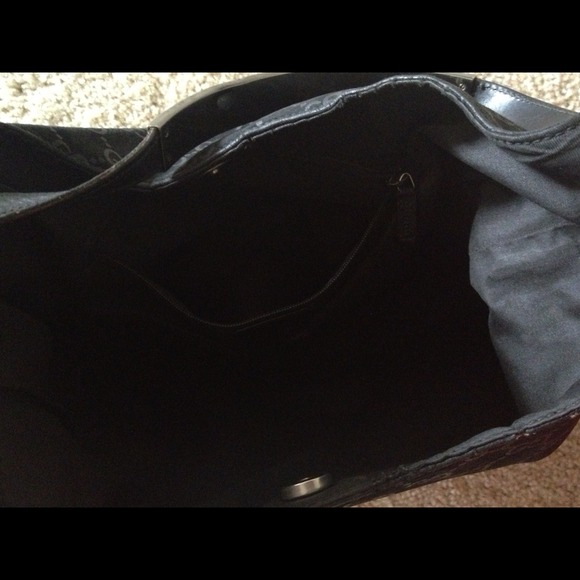 ๐ฏ Authentic Black Suede Gucci Shoulder Bag - Picture 3 of 4