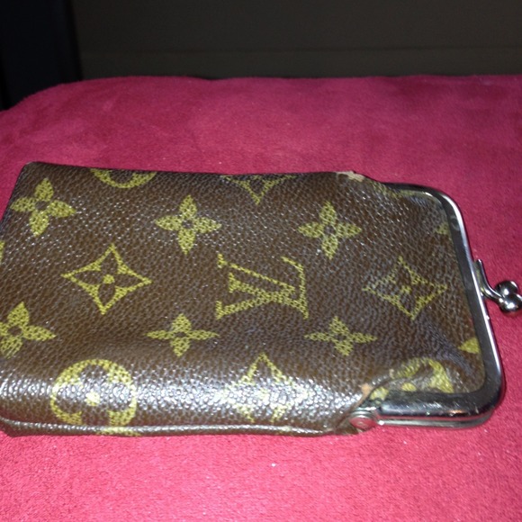 Authentic  Louis. Vuitton  kiss lock  case