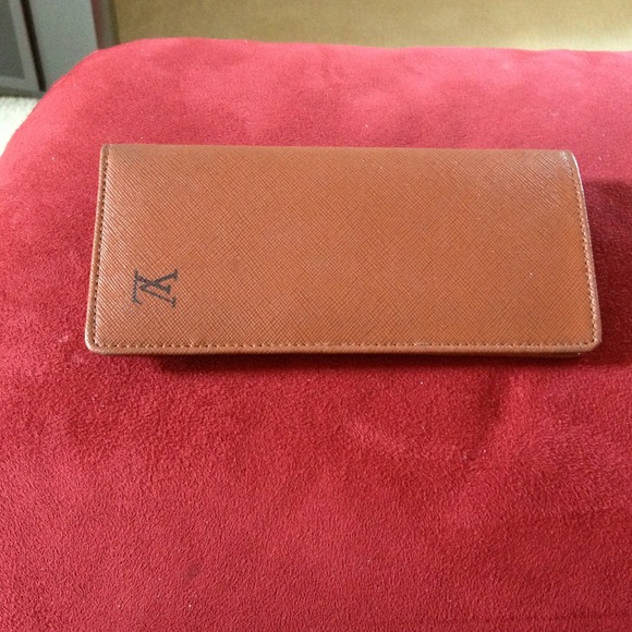 Authentic  Louis  Vuitton  checkbook  cover