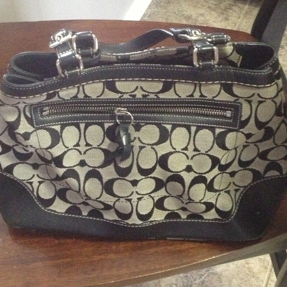 Authentic coach bag ✂price ✂