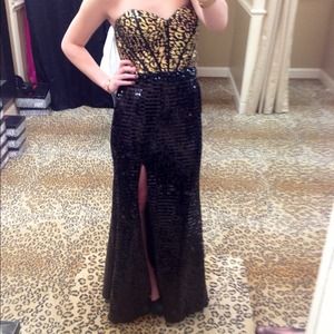 Never worn formal/prom gown