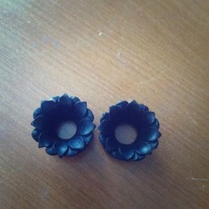 Ebony wood gauges.