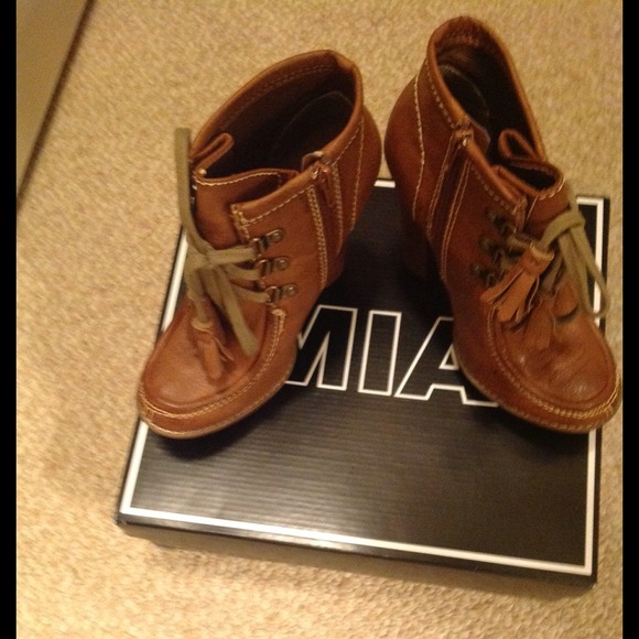 MIA Shoes