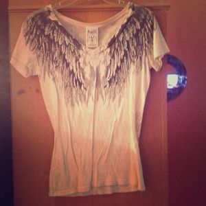 Gorgeous angel winged shirt with blind on them!