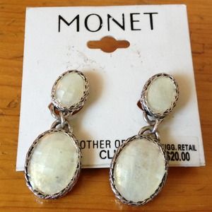 Monet-Mother of pearl clip-on earring