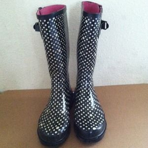 Polka dot rain boots!