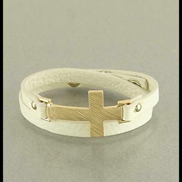 Jewelry - Cross Wrap