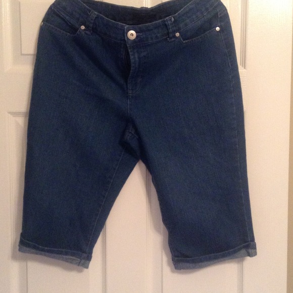 Sold in bundle....Capri jeans