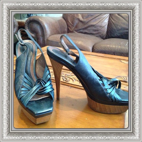 🎉REDUCED🎉Marni teal leather and wood stilettos.