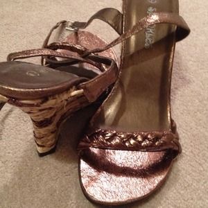 Metallic brown perfect for summer