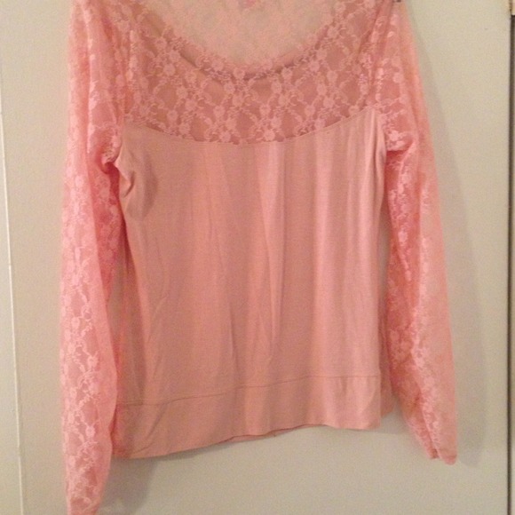 Essential Spring blouse with lace back