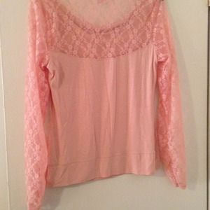 Essential Spring blouse with lace back