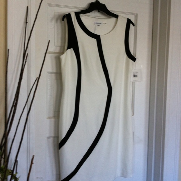 Dress - Picture 3 of 3
