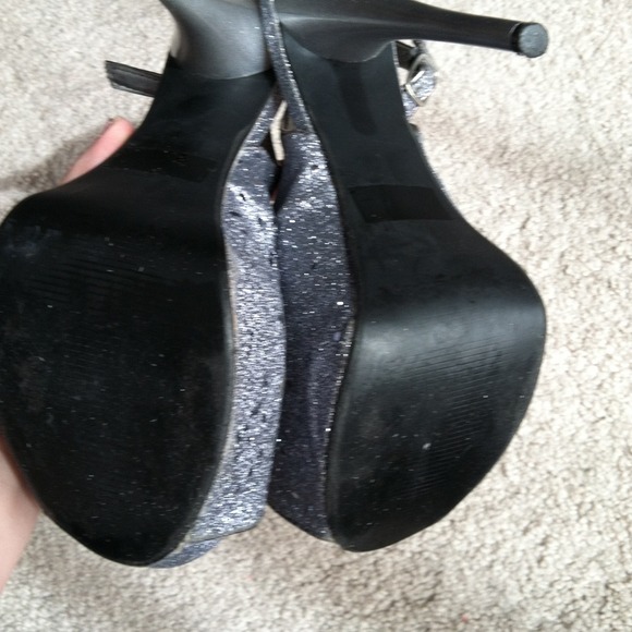 Heels! - Picture 3 of 3