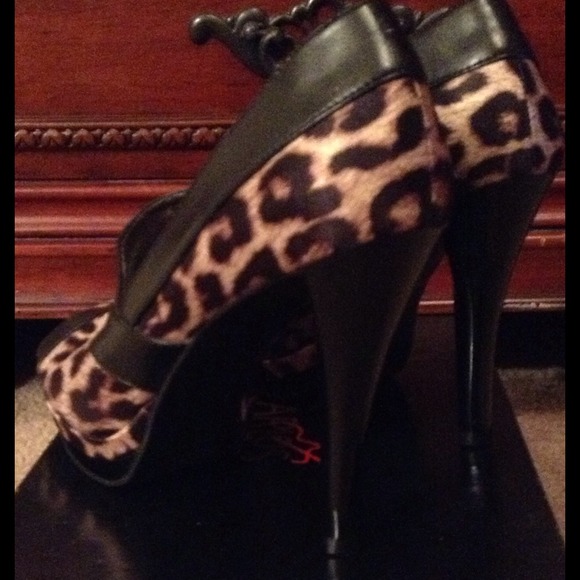 Carlos Santana leopard booties - Picture 2 of 4