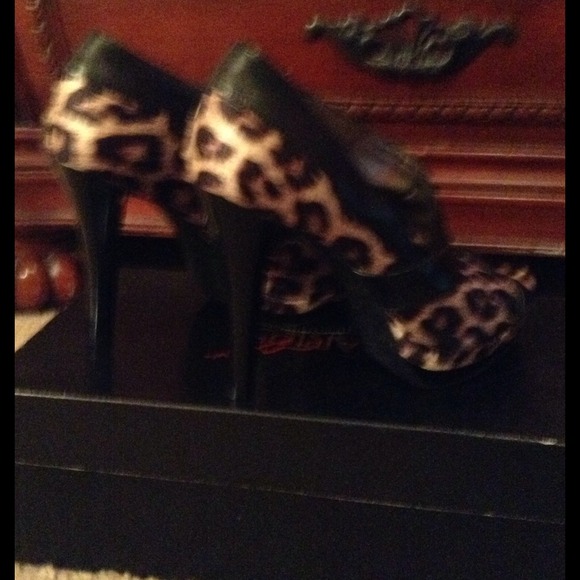 Carlos Santana leopard booties - Picture 3 of 4