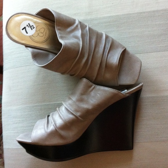 Shoes - Picture 2 of 2