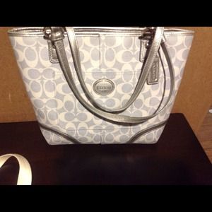 Coach hand bag like new!!!