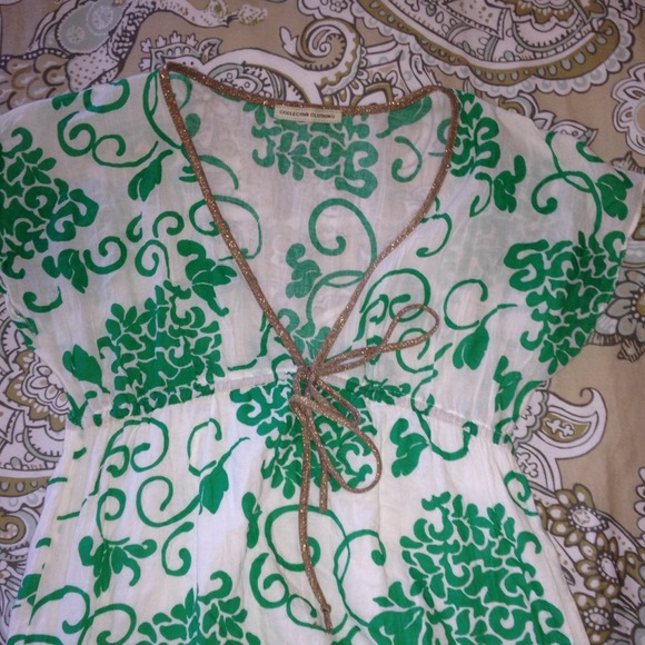 Reduced! Adorable dress with gold trim - Picture 2 of 2