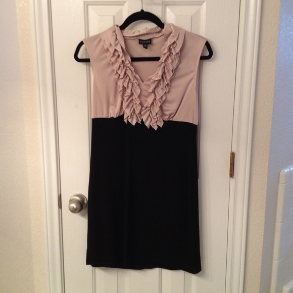 Ruffle collared Dress