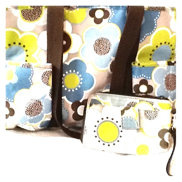 Thirty one tote and clutch set.