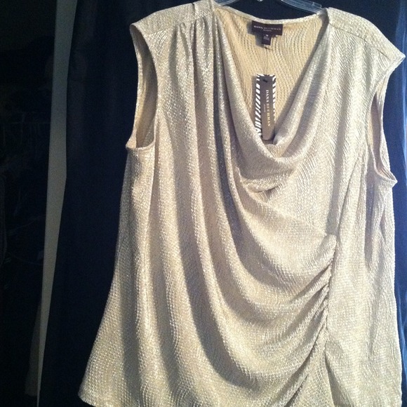 ***SOLD***Sleeveless silver metallic top.