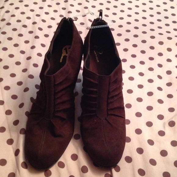 NEW✨. Aerosols ankle boots