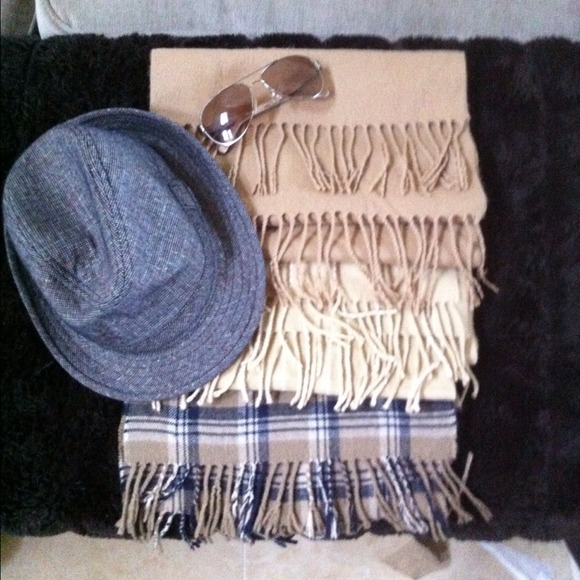 Streets of New York City Hat & Scarf Bundle