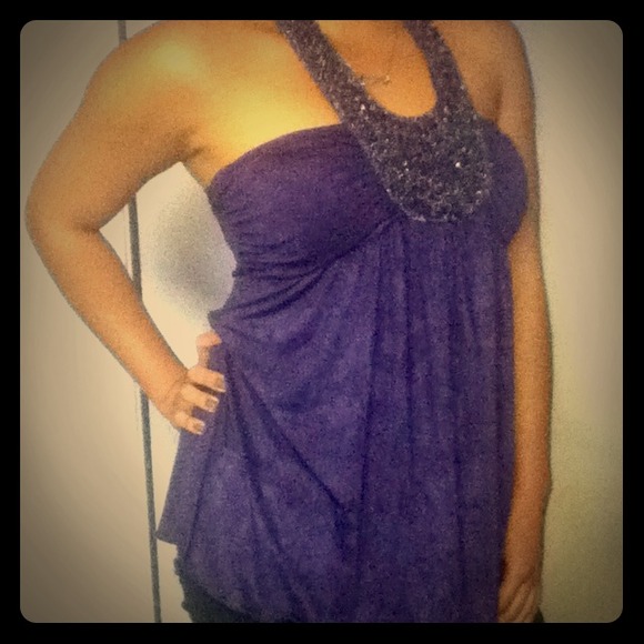 {{SOLD}}Preownedviolet top with pretty design bids - Picture 1 of 4