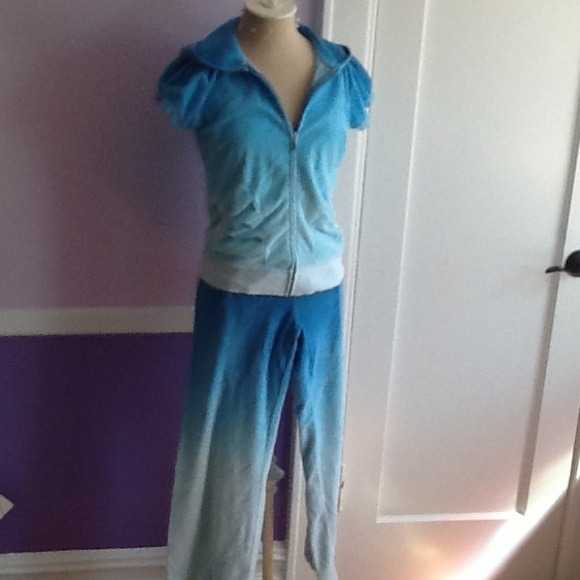 SOLD PRICE REDUCED Juicy sweatsuit