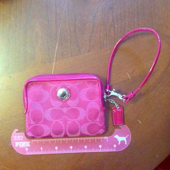 🎁Sale🎁 Pink Coach wristlet/wallet