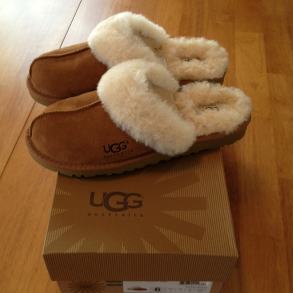 UGG Slippers size 6
