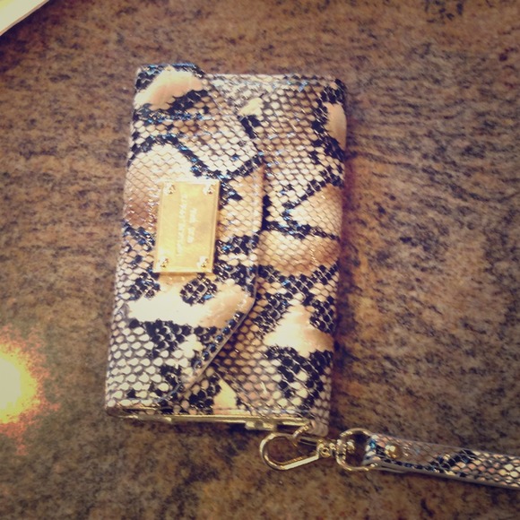 Michael Kors iPhone four wristlet SOLD!!!!