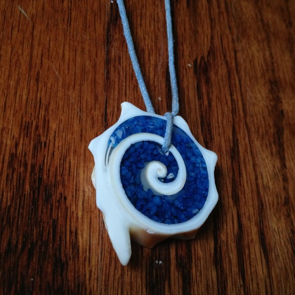 Shell necklace - Picture 3 of 3