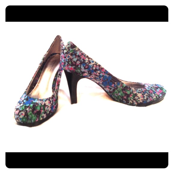 Bandolino Floral Pumps