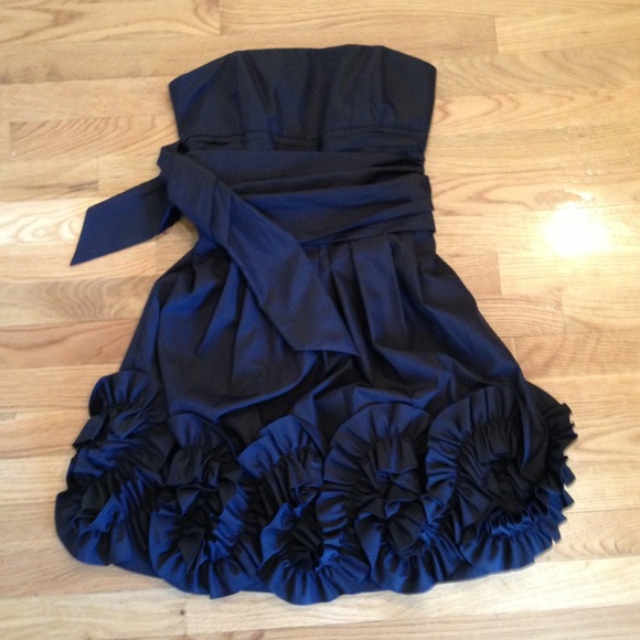 Size 6 black ruffled strapless dress