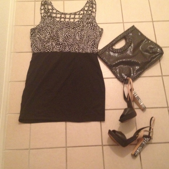 Dress π₯π₯π₯ - Picture 2 of 3