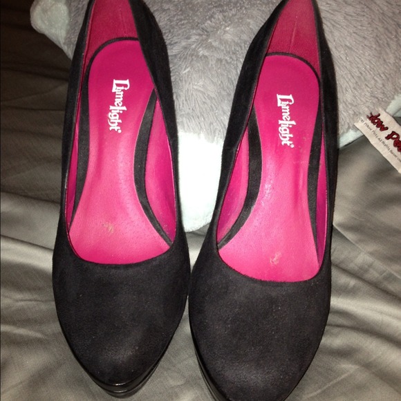 Black suede pumps - Picture 2 of 4