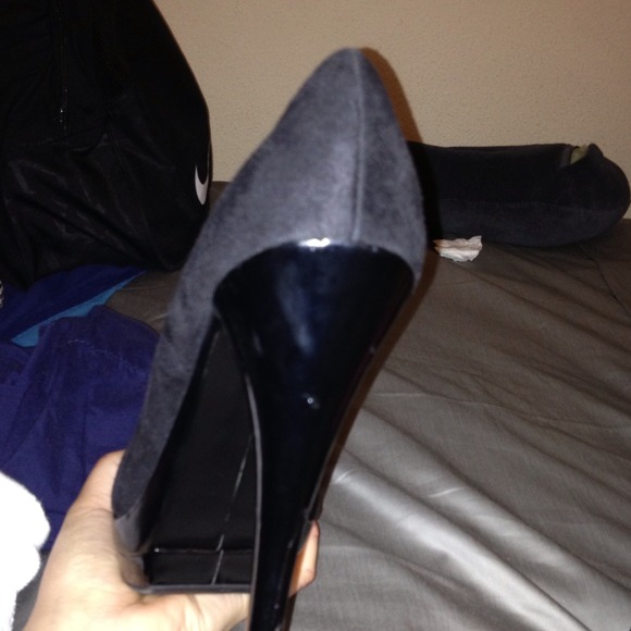 Black suede pumps - Picture 4 of 4