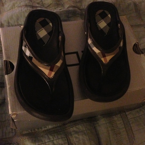 Burberry authentic flip flops 💢reserved💢