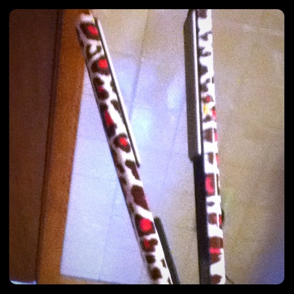 Cheetah print straighter